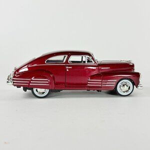 Motormax 1948 Chevy Aerosedan Fleetline 1:24 Diecast Metallic Red